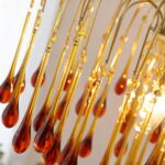 Lustre doré avec suspensions en gouttes d'eau marron