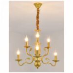 Lustre en fer forgé dans le style chandelier baroque - mise en scène intérieur
