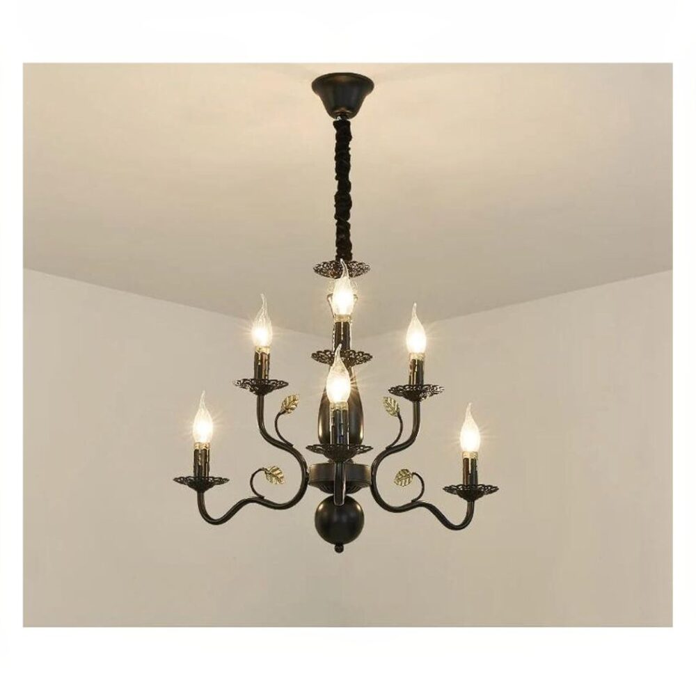 Lustre en fer forgé dans le style chandelier baroque - vue d'ensemble