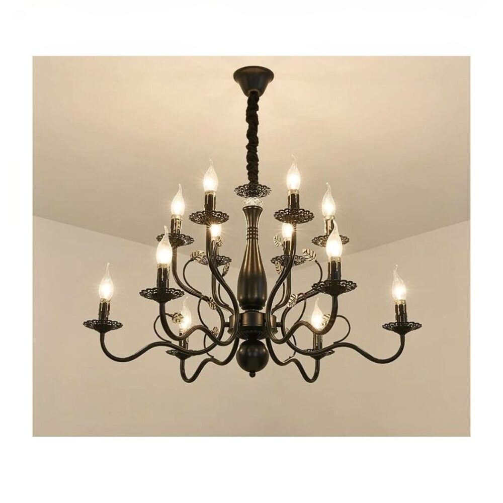 Lustre en fer forgé dans le style chandelier baroque - vue de côté