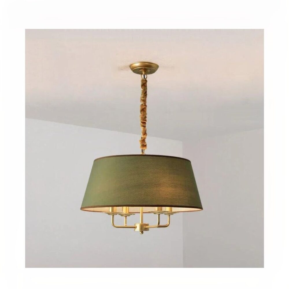 Lustre rustique en fer forgé dans le style vintage - vue de face