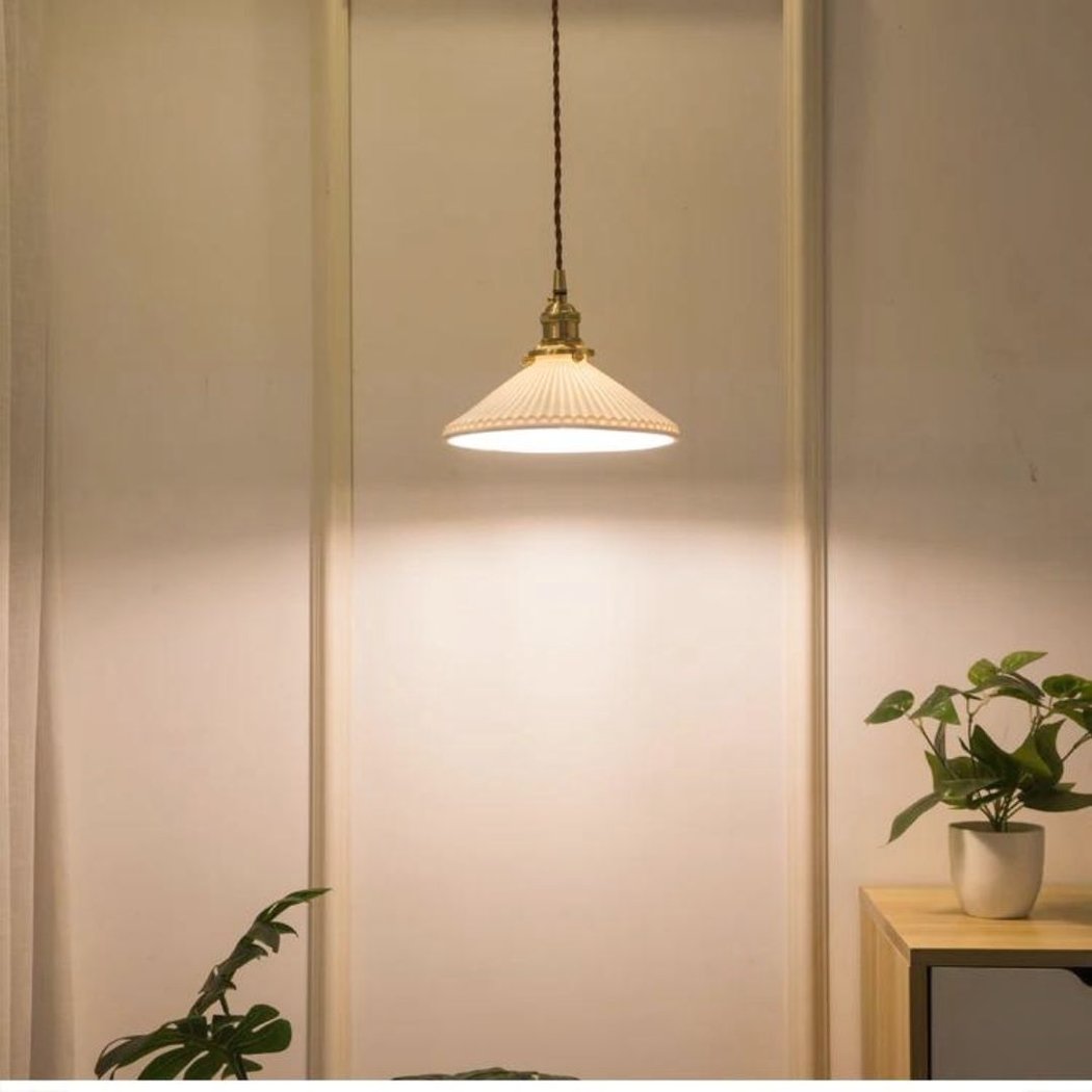 Suspension blanche vintage en céramique et cuivre