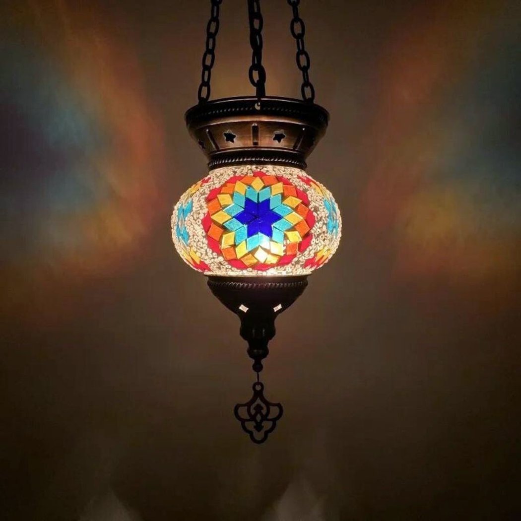 Suspension multicolore dans le style marocain - vue de côté
