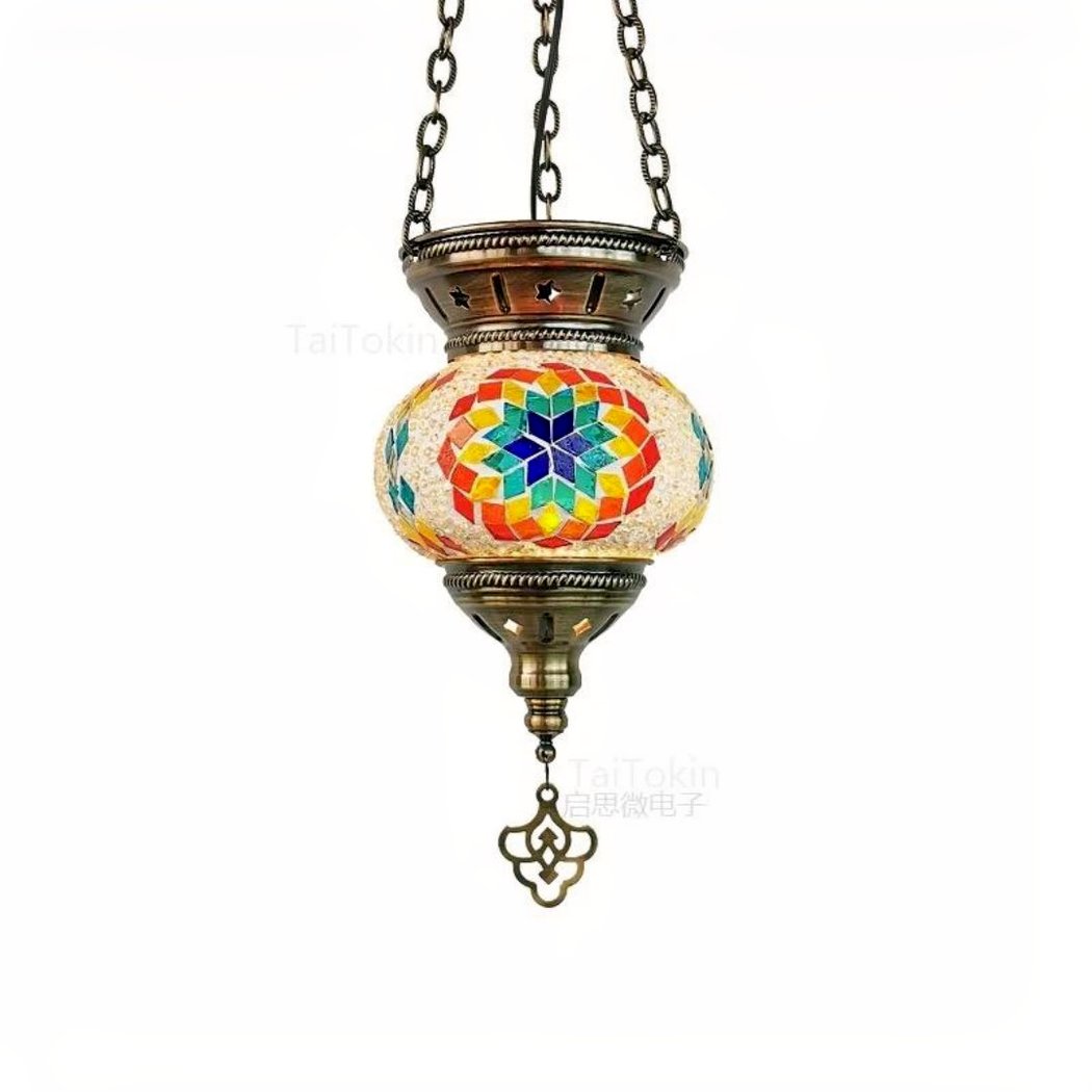 Suspension multicolore dans le style marocain