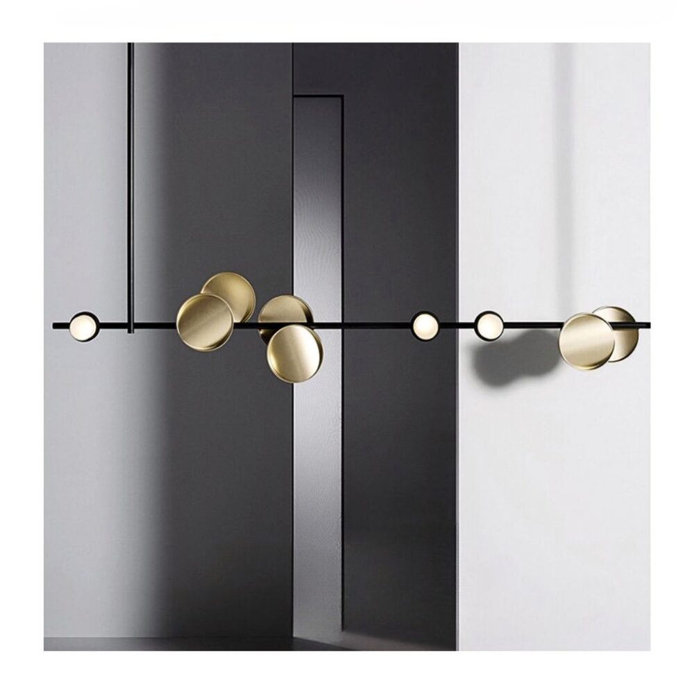 Suspension scandinave minimaliste avec des cercles dorés