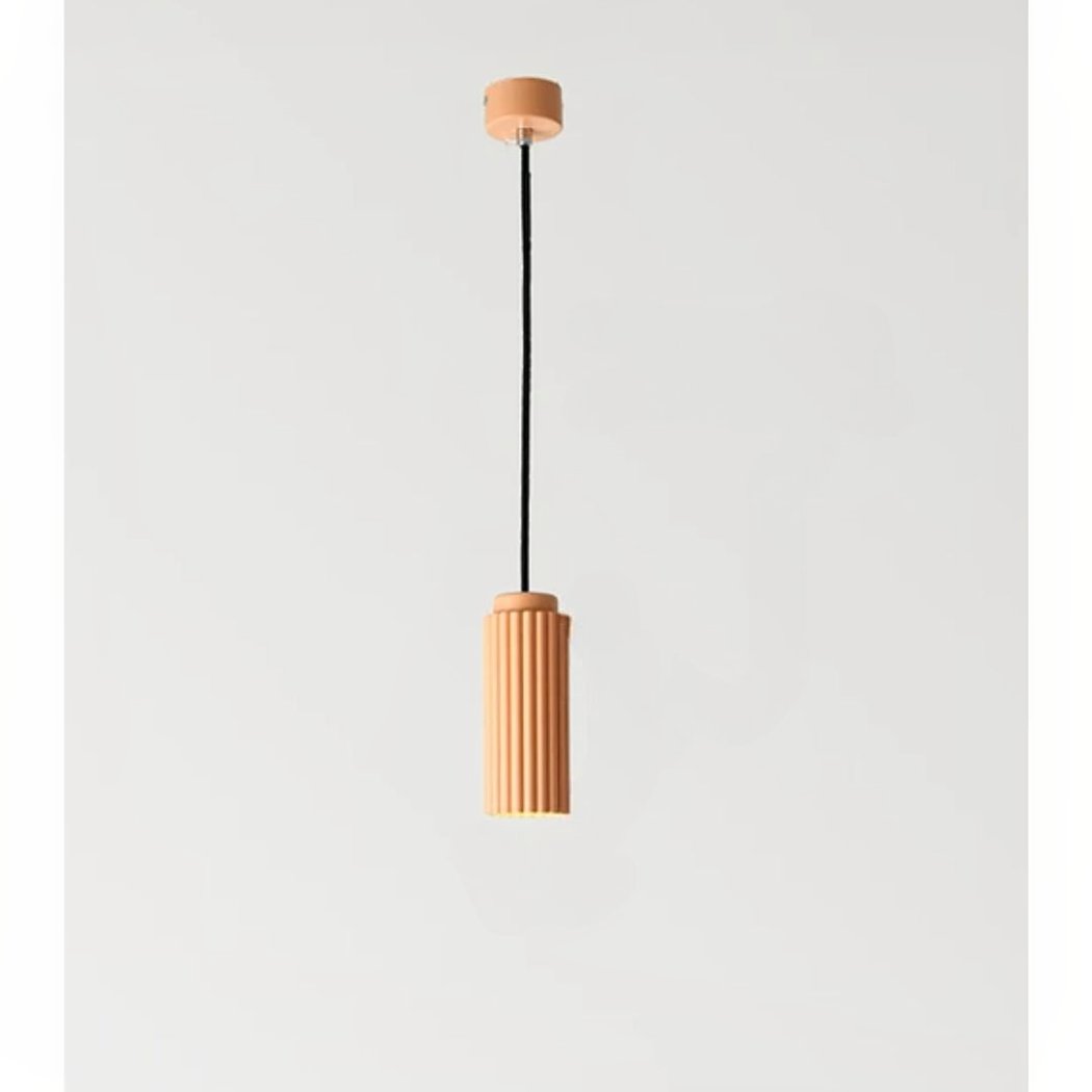 Suspension simple colorée dans le style scandinave - détail