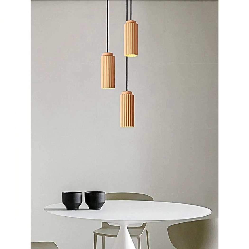 Suspension simple colorée dans le style scandinave - vue de face