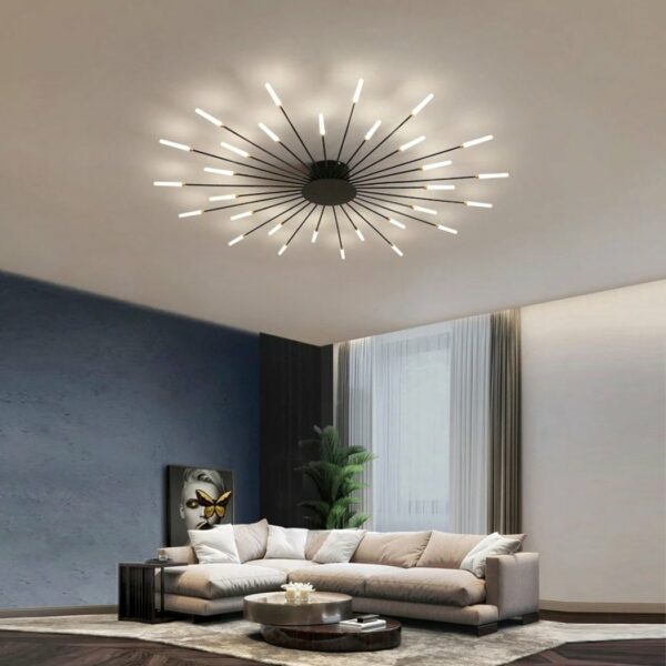 Lustre plafonnier moderne LED en métal style feu d'artifice accroché au plafond d'un salon, au-dessus d'un canapé.
