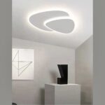 Lustre plafonnier moderne de salon en triangle design blanc