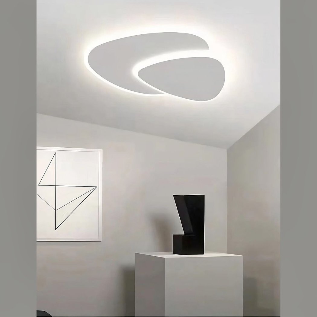 Lustre plafonnier moderne de salon en triangle design blanc