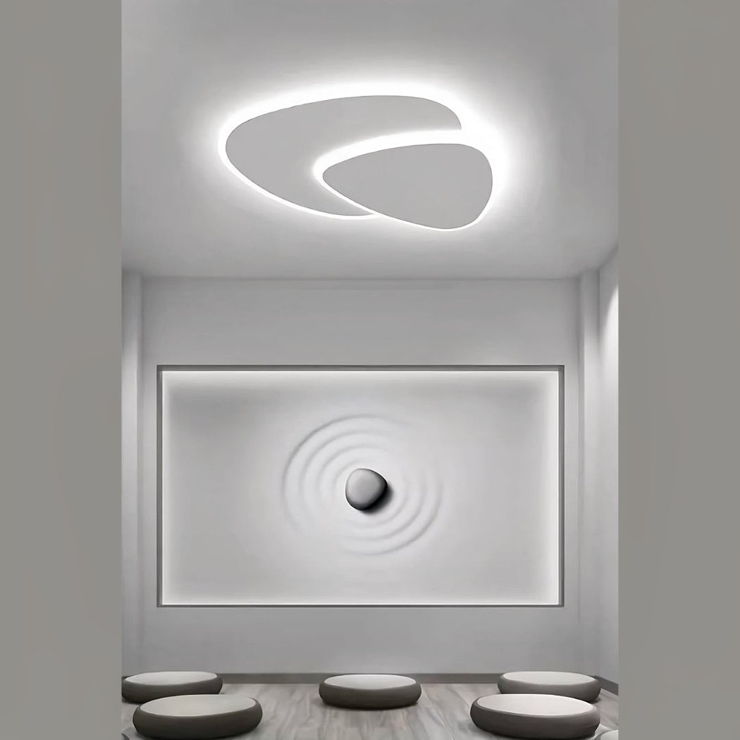 Lustre plafonnier moderne de salon en triangle design blanc - vue de face