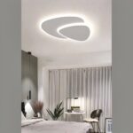 Lustre plafonnier moderne de salon en triangle design blanc - détail