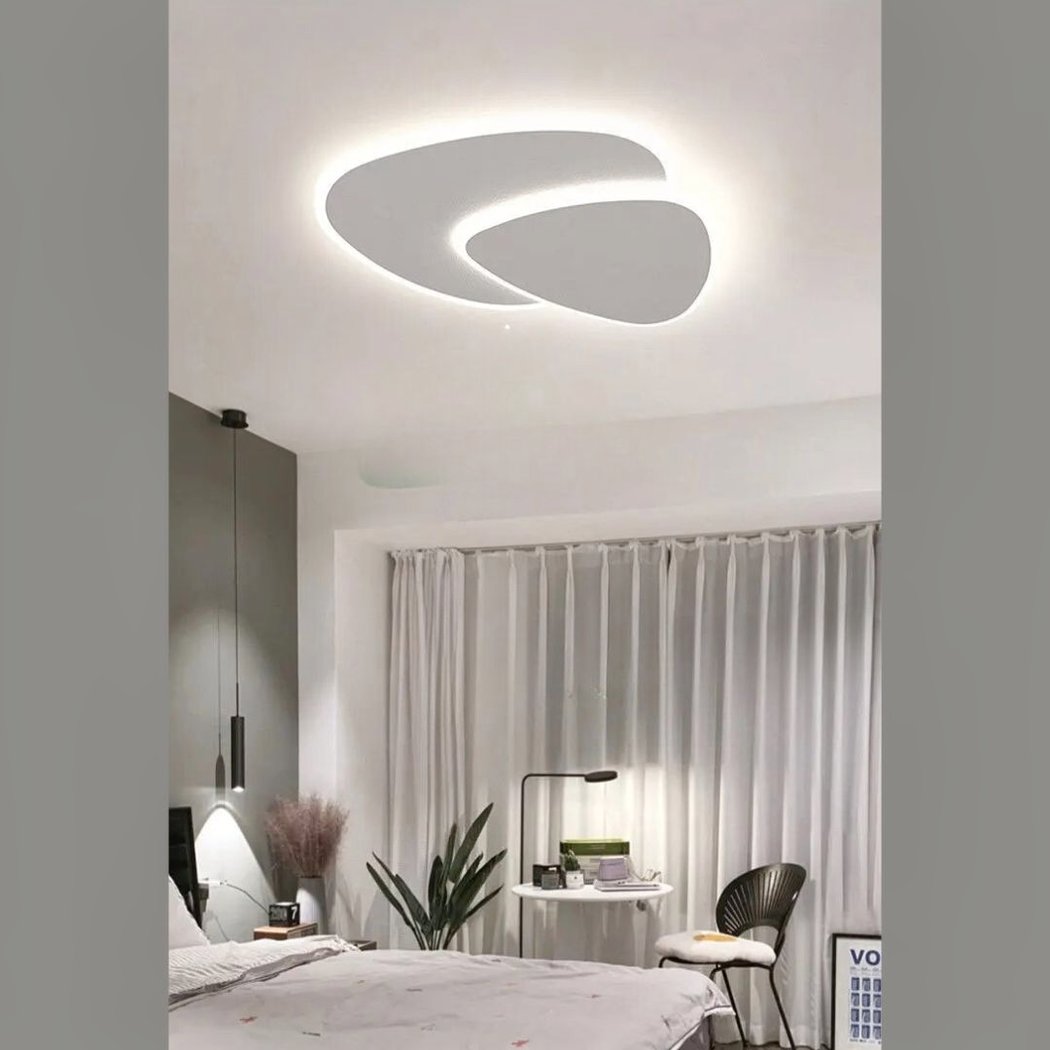 Lustre plafonnier moderne de salon en triangle design blanc - détail