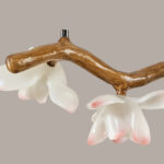 Lustre en résine imitation bois flotté avec fleurs