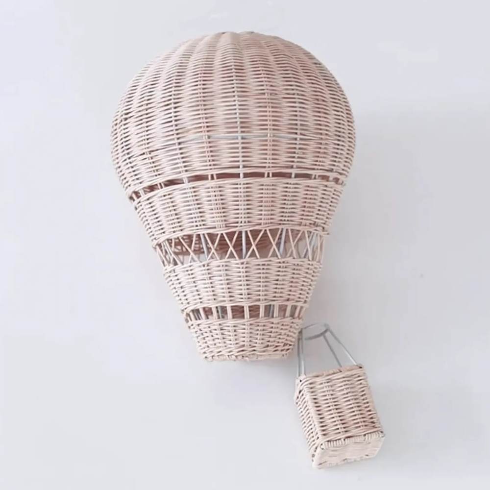 Lustre suspendu en forme de montgolfière - vue de face