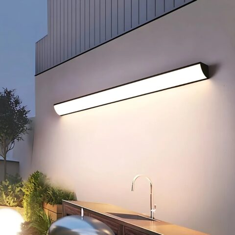 Applique murale LED moderne pour extérieur, au design épuré et minimaliste, émettant une lumière douce et uniforme, idéale pour illuminer les façades ou les espaces extérieurs.