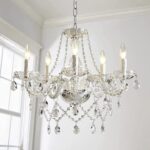 Lustre baroque en cristal à 6 lumières, orné de pampilles scintillantes et de chaînes de cristal, apportant une touche d'élégance et de raffinement à tout intérieur.