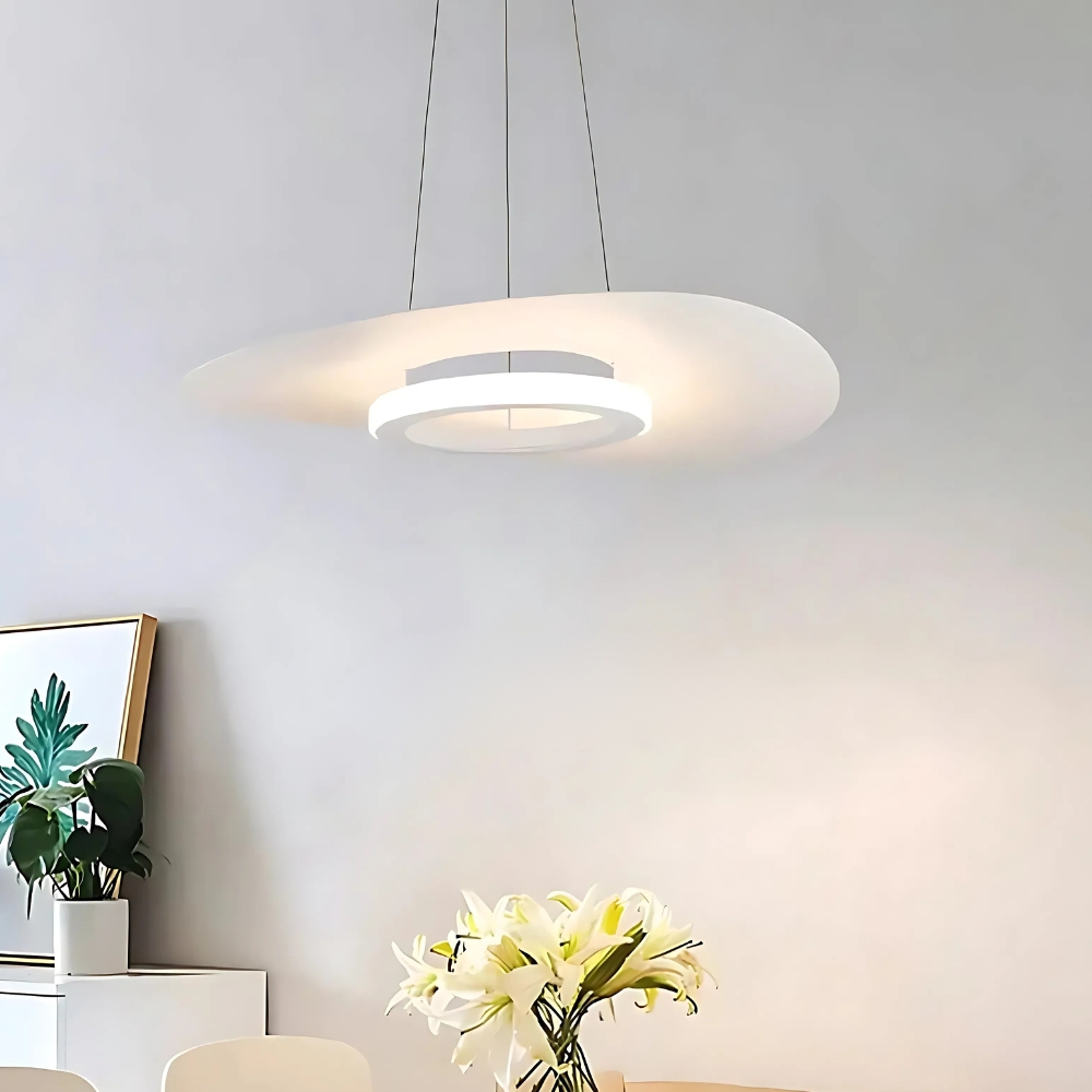 Lustre design original aux lignes épurées et futuristes - vue de face