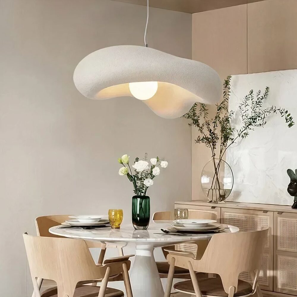 Lustre suspendu Japandi résine forme organique minimaliste - vue de côté
