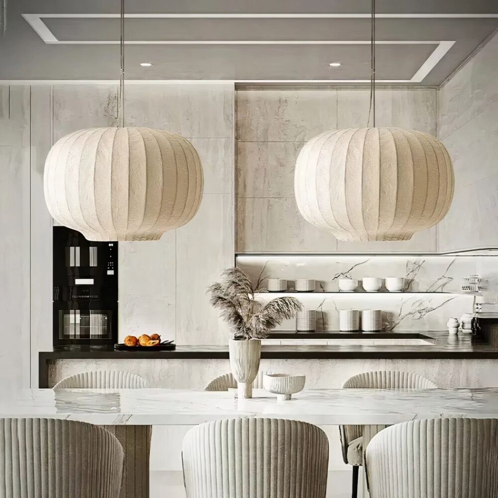 Suspension Japandi design doux en soie blanche - ambiance allumée