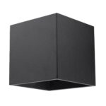 Applique murale noire en forme de cube avec une surface texturee facon tissu