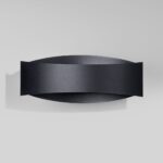 Applique murale design et contemporaine en métal noir sur fond blanc