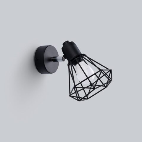 Applique murale industrielle en acier noir sur fond blanc