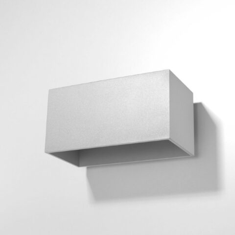 Applique murale grise moderne en forme de rectangle sur fond blanc