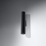 Applique murale moderne en acier noir en forme de tube cylindrique sur fond blanc