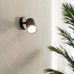 Applique murale spot orientable en métal noir ou blanc - ambiance éteinte
