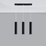 Suspension moderne en acier noir avec 3 abat-jours cylindriques sur fond gris