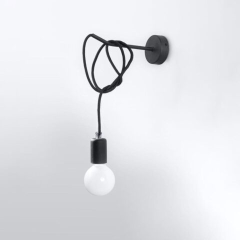 Applique murale industrielle en métal noir et tissu façon lampe pendante sur fond gris blanc