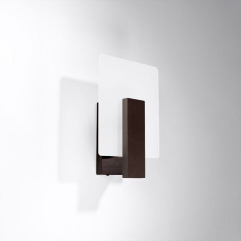 Applique murale moderne et design en bois naturel wenge et en verre blanc mat sur fond blanc gris