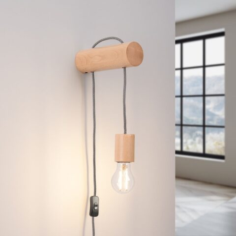 Applique murale au style scandinave et minimaliste en bois naturel sur un mur blanc