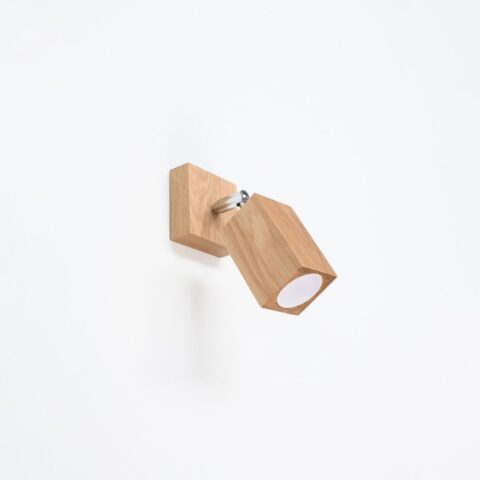 Applique murale en forme de spot orientable en bois naturel de chêne sur fond blanc