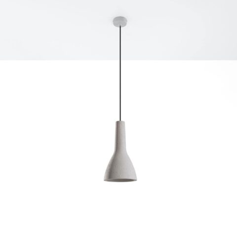 Lampe suspendue industrielle en béton brut sur fond blanc et gris