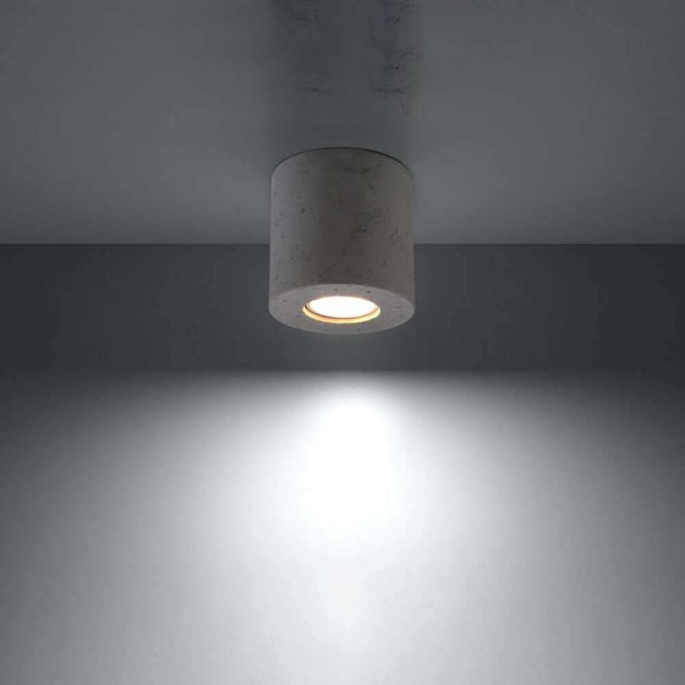 Lustre plafonnier rond en béton brut style industriel - vue de côté
