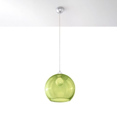 Suspension avec un globe en verre de coloris vert sur fond blanc et gris