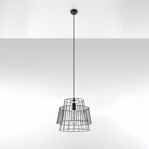Suspension scandinave avec un abat-jour géométrique en acier noir sur fond gris blanc