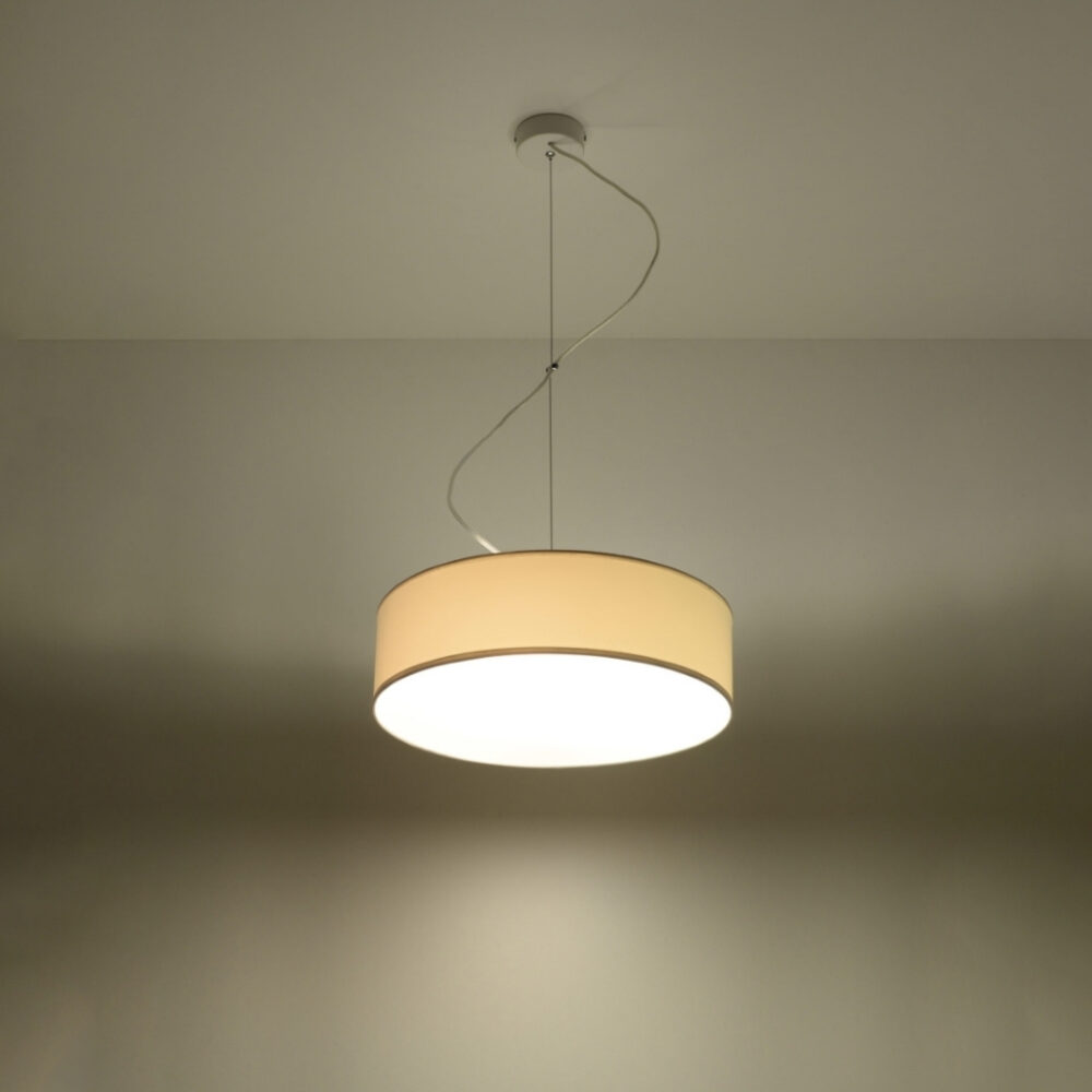 Lustre suspendu avec abat-jour rond en PVC — vue en situation