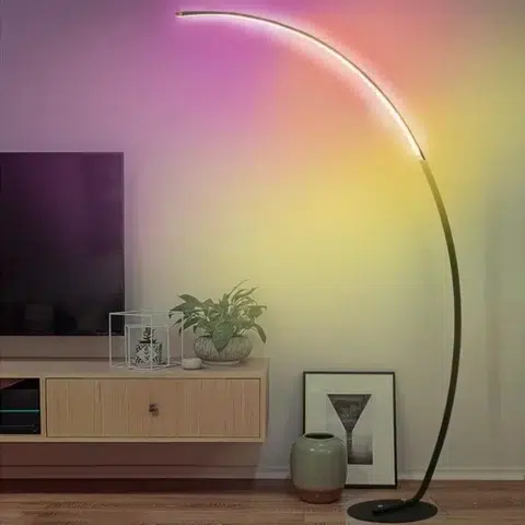 Lampadaire intelligent LED d’angle arqué, noir mat, design moderne, lumière RGB personnalisable, installé dans un coin de salon contemporain.