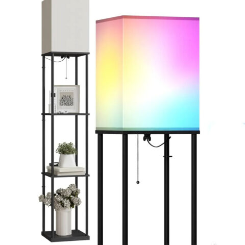 Lampadaire d’angle LED intelligent rectangulaire en tissu et métal noir avec étagères, lumière RGB multicolore et design moderne connecté.