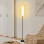 Lampadaire LED d’angle télécommandé à intensité variable, design moderne, lumière réglable pour salon cocooning et coin lecture.