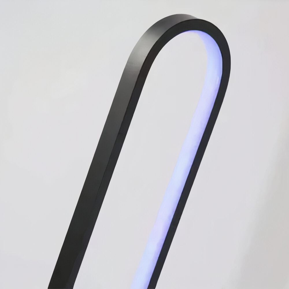 Lampadaire LED d’angle intelligent pour ambiance immersive — détail de finition