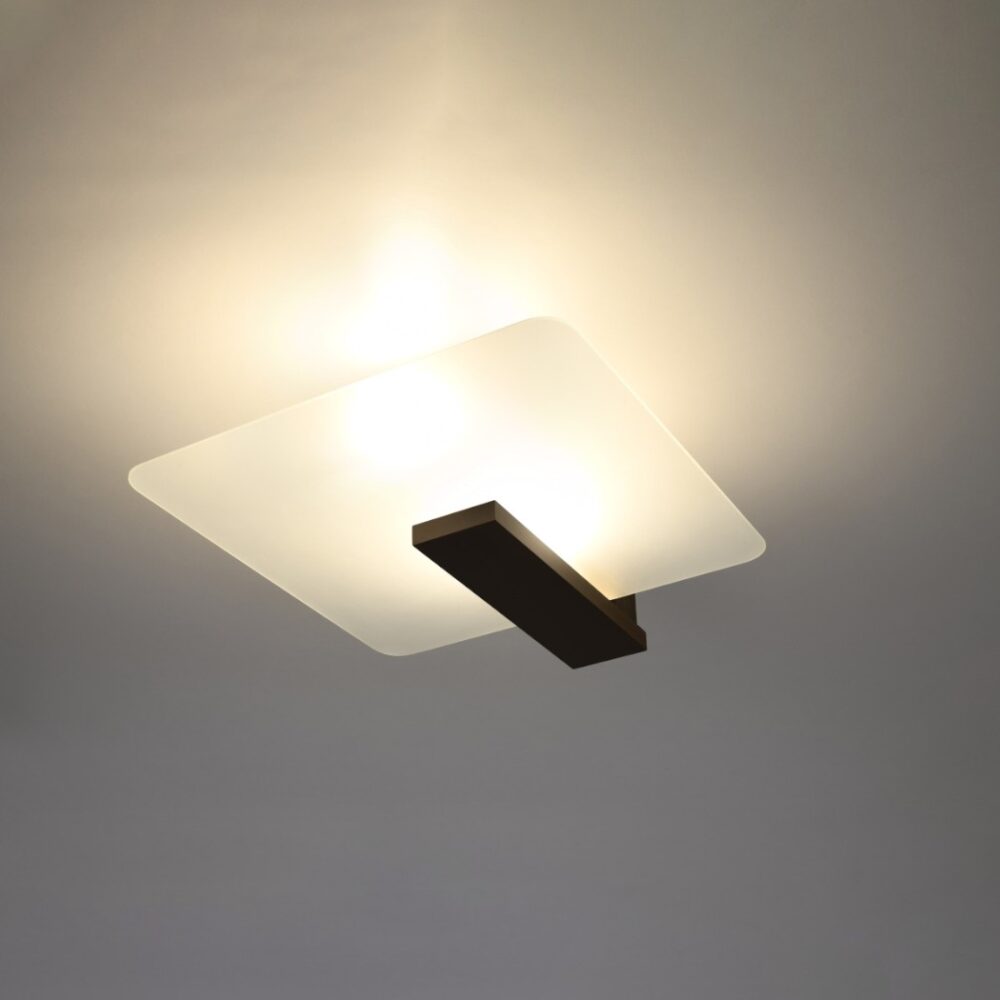 Lustre plafonnier en bois wengé au style raffiné - vue de face