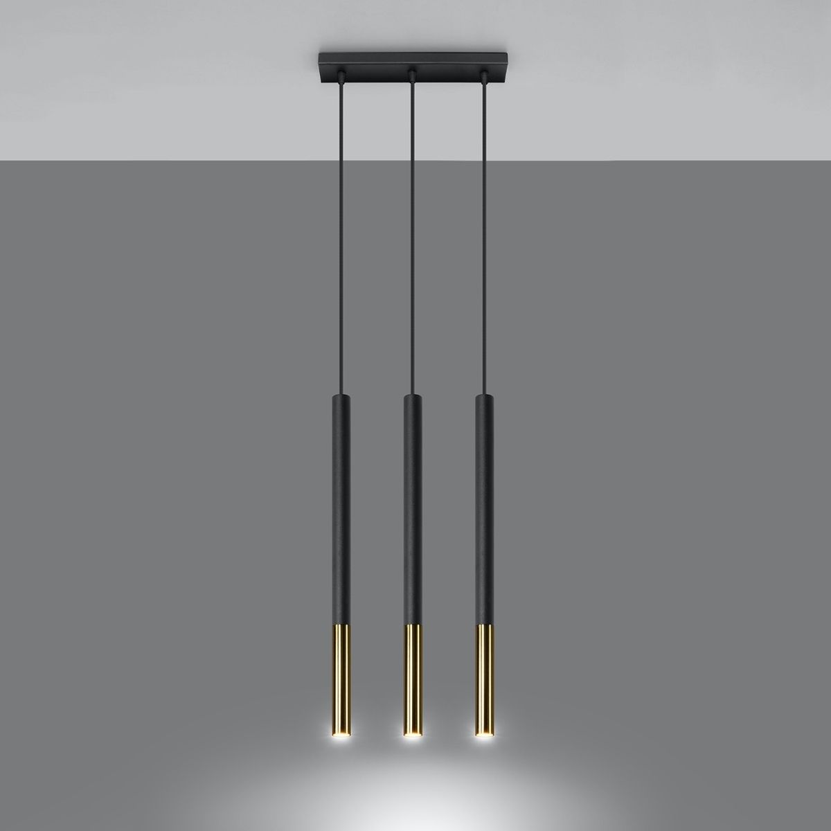 Suspension noire moderne et élégante avec détails or ou chrome - vue de côté