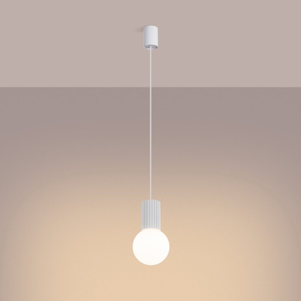 Suspension à tête cylindrique cannelée blanche et globe en verre opale