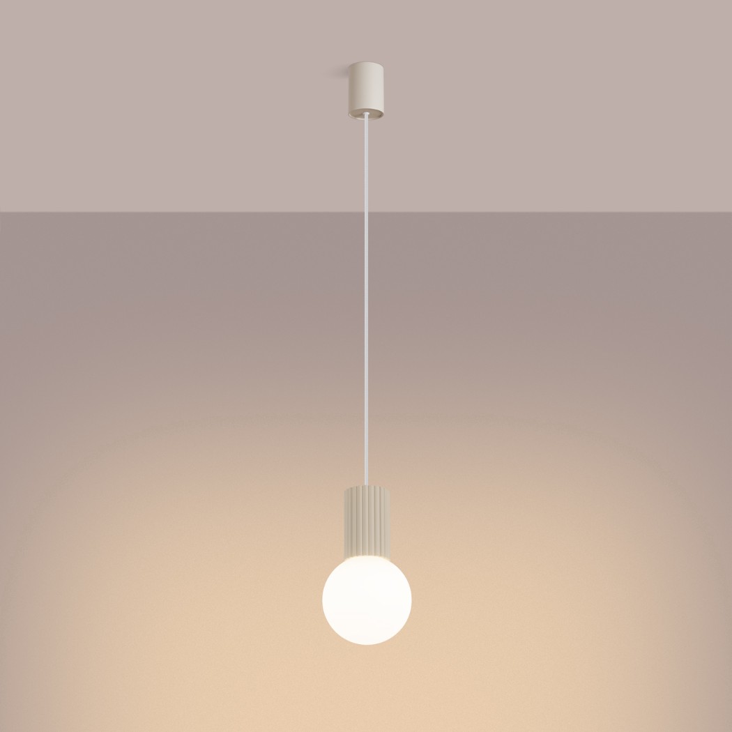 Suspension à tête cylindrique cannelée crème et globe en verre opale