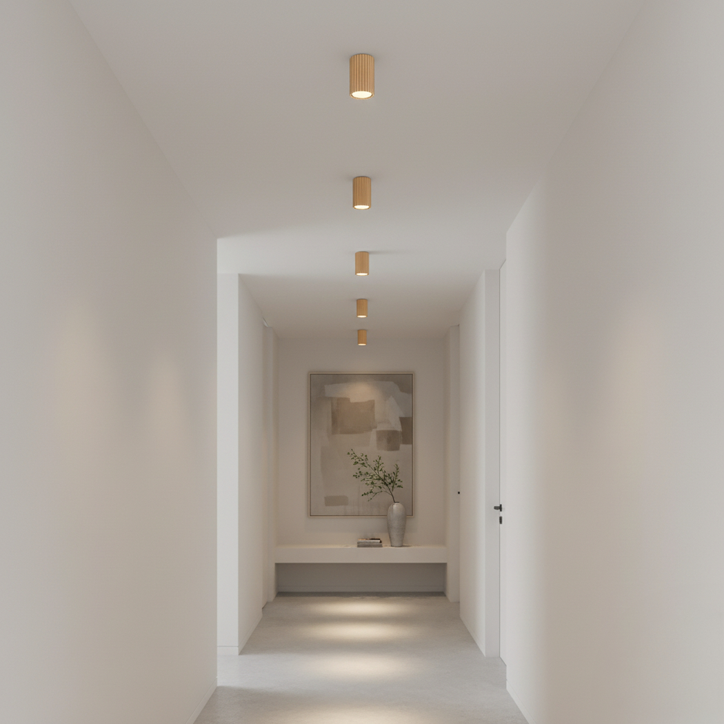 Lustre plafonnier tubulaire doré en aluminium rainuré — vue principale
