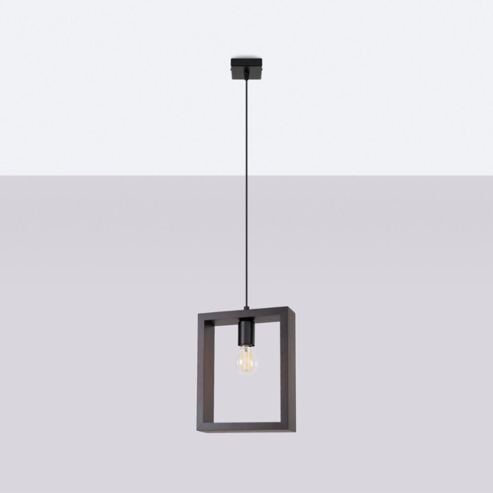 Suspension scandinave bois Wengé foncé de forme rectangulaire laissant l'ampoule LED visible, sur un fond gris.